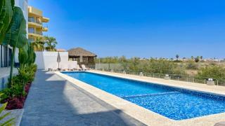 Marina view pool and restaurants nearby - 8