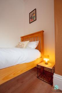 Beautiful 3 Bed in Gateshead - Free Parking & Sleeps 9 - 1