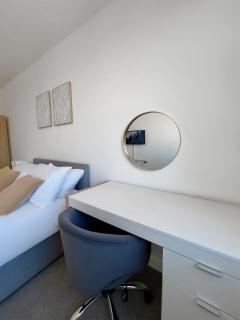 The London City ViewPoint Modern 2-Bed Stay In East London - 2