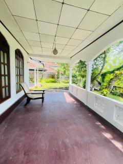 Coastal breezy bangalow - 8