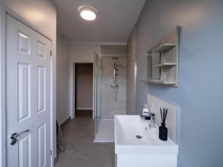 Whole Town House - Town centre! - 2