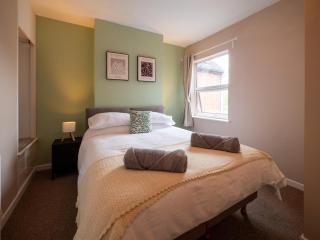 Whole Town House - Town centre! - 1