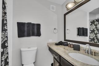 Gold Cost Rooftop with Indoor Pool and In Out Parking - Chicago - 6