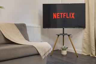 Station Side Sanctuary - 2BR Central Brighton Stay - 1