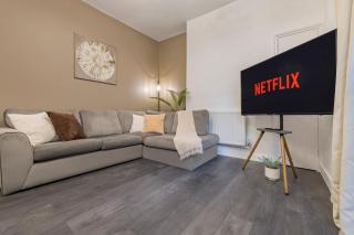 Station Side Sanctuary - 2BR Central Brighton Stay - 0