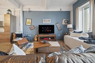 Luxury Music Flat - Gym, Pool, Free Valet, DT Dallas, Game & Movie Rooms - 4