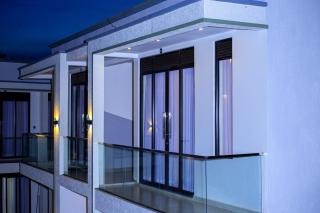 Serene Slope Apartment - 0