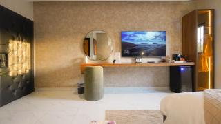 Lova Studio Luxury with 70 screen near Boulevard - 9