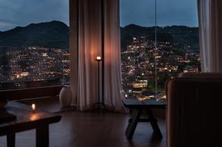 See the mountains, find the place to stay - 0