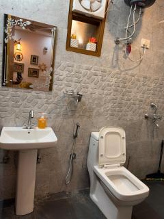 Vintage Themed apartment, private Cozy space with fast wifi in Delhi NCR - 9