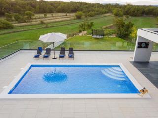 Holiday Home Oasis for You with Heated Pool - 7