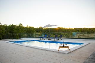 Holiday Home Oasis for You with Heated Pool - 4