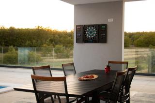 Holiday Home Oasis for You with Heated Pool - 1