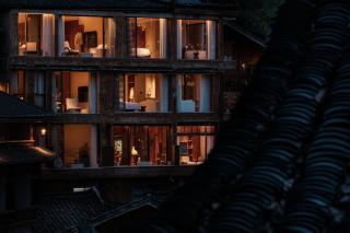 See the mountains, find the place to stay - 5