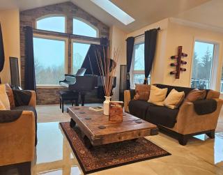 Mt View Private Bedroom Suite w Hot Tub and Arcade - 4