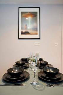 Stylish 3 Bed Apartment Sleeps 8 Lift Access - 8