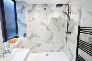 Stylish 3 Bed Apartment Sleeps 8 Lift Access - 2