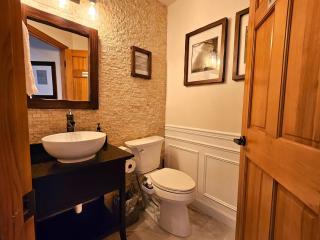 Private Bedroom Suite w Hot Tub and Arcade - 4