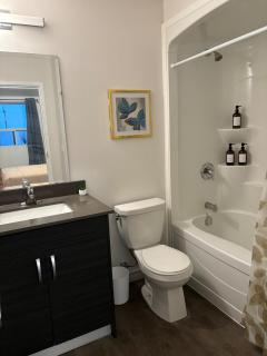 Chic 2BR Urban Retreat In The Heart Of Waterloo - 9