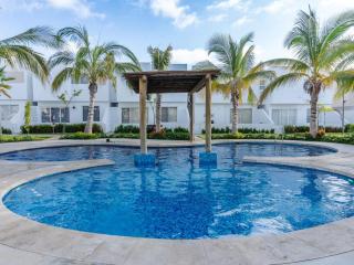 Home with Pool 3 Minutes away from the beach - 5