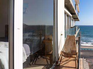 Stylish seaside apartment with stunning ocean view - 5
