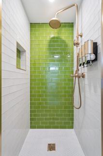 Stunning Retro Lakeside Retreat on Cedar Lake - 8