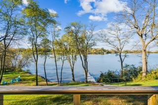 Stunning Retro Lakeside Retreat on Cedar Lake - 5