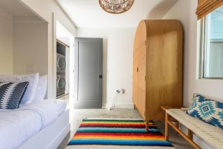 East Austin Hideaway Walk to Dining Sleeps 7 - 8