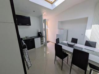 White house between land and sea St Pol de Léon - 8