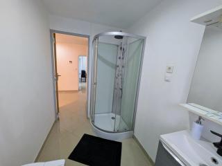 White house between land and sea St Pol de Léon - 7