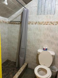 Queen bed POS walk to everything on the Avenue - 4