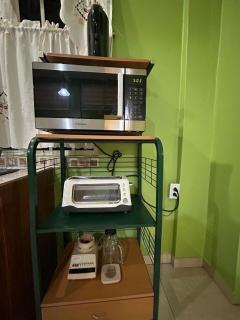 Queen bed POS walk to everything on the Avenue - 2