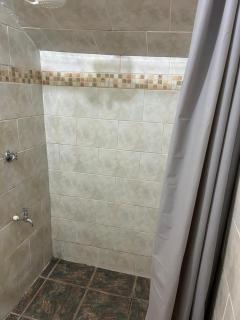 Queen bed POS walk to everything on the Avenue - 1