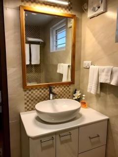 Mid Hill Cottage Guest Suites Nongrim - 2