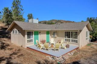 Hillside Bungalow - Walking distance to downtown - 3