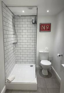 F1 Central Cheltenham Apt, Modern, Longstay - 7