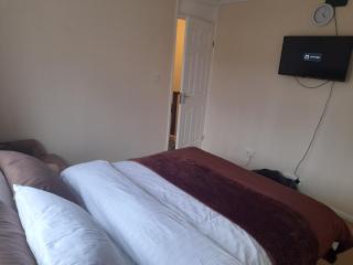 Four-bedroom house, kitchen, TV in each bedroom - 4