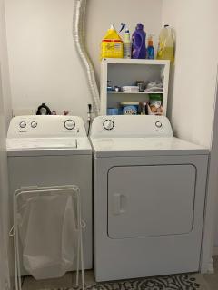 Grandma's bsmt-king bed-Pvt laundry Pvt backyard - Mississauga - 6