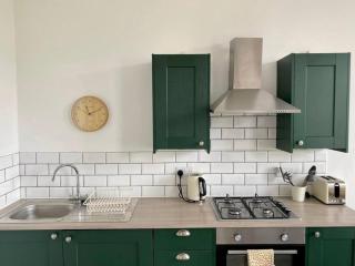 F3 Walkable to Racecourse! Sleeps 4 - 8
