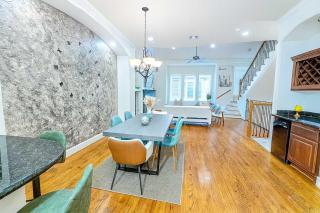 Galleria Getaway Private Pool Sleeps Up to 10 - 1