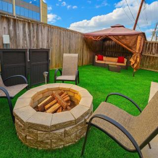 Galleria Getaway Private Pool Sleeps Up to 10 - 5