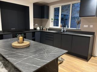 Cottage in Holmfirth Centre - 4