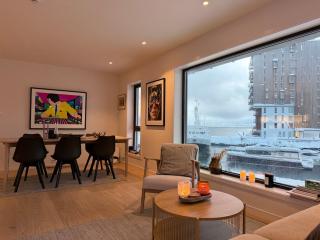 Luxury Panorama Apartment by the Sea with Northern Lights View - 5