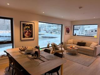 Luxury Panorama Apartment by the Sea with Northern Lights View - 3