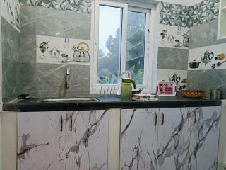 Pure Vegeterian 2BHK Private Guest House - Air Cnditioned - WiFi - Full Kitchen - No Alcohol Zone - Hilltop Heaven - 3