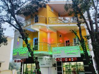 Pure Vegeterian 2BHK Private Guest House - Air Cnditioned - WiFi - Full Kitchen - No Alcohol Zone - Hilltop Heaven - 2