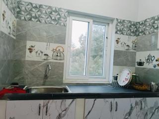 Pure Vegeterian 1BHK Private Guest House - Air Cnditioned - WiFi - Full Kitchen - No Alcohol Zone - Hilltop Heaven - 9