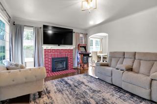 Spacious 3-Bedroom Near Campus - 9