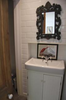 Charming 1-Bedroom House in Gerrards cross - 1