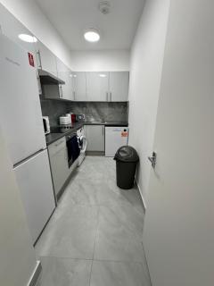 Two Bedroom for 4 near Underground - 6